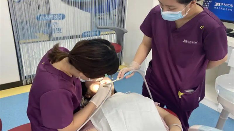 牙齿美白牙贴中的“过氧化氢”揭秘：安全与效果的平衡之道**